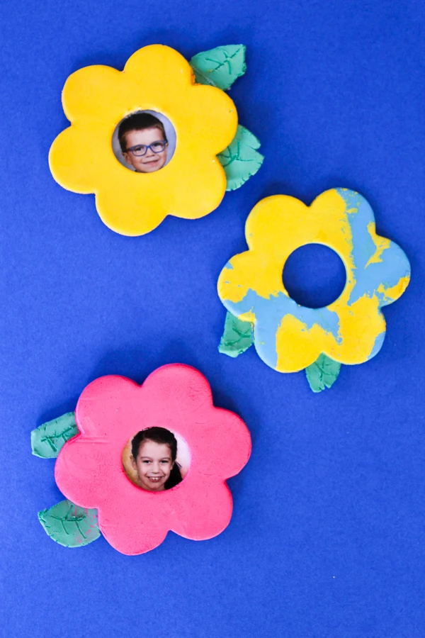Make air dry clay flower frame magnets with kids for a special diy gift project!  This is a wonderful Mother's Day craft project or special memory project for preschool students!  Kids of all ages will have fun making these air dry clay magnets.